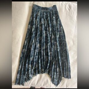 Elegant Green Pleated Skirt